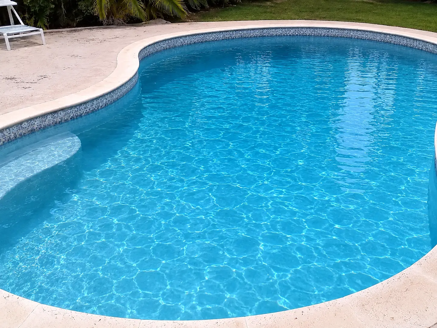 Piscine remise en état à Fréjus dans le Var après intervention de Concept Pool Services
